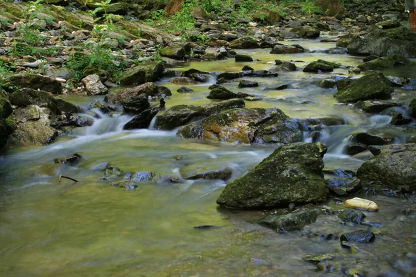 Bela Cachoeira Fundo Natureza — Fotografia de Stock