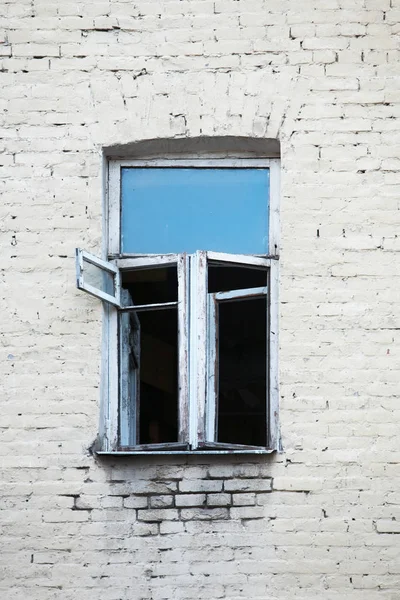 Stara Stłuczona Rama Okna Opuszczonym Budynku — Zdjęcie stockowe