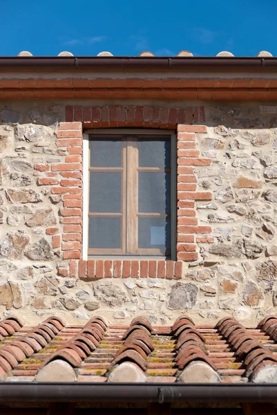 Stein Und Ziegelmauer Mit Fenster — Stockfoto