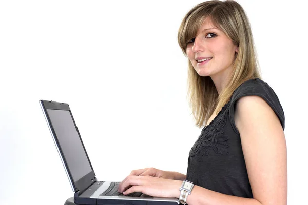 Jovem Loira Menina Com Laptop Seu Colo — Fotografia de Stock