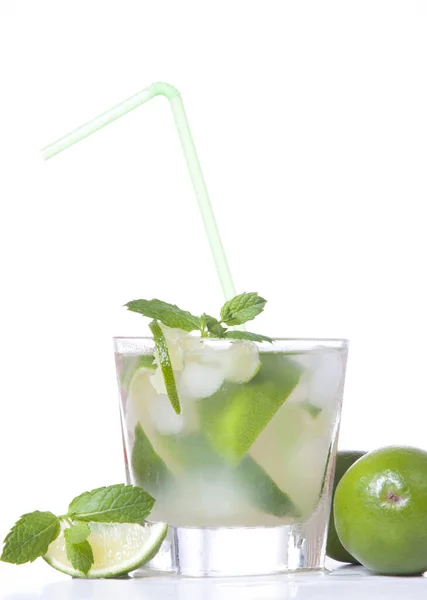 Erfrischungscocktail Mit Limette Und Minze — Stockfoto