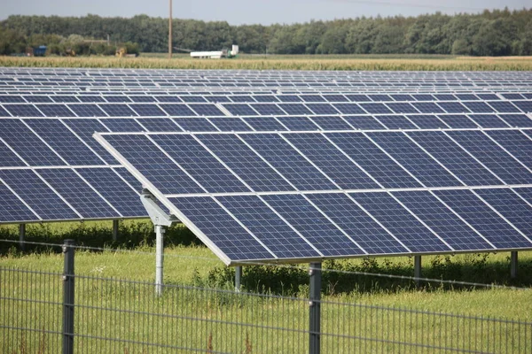 Solaranlage Stromerzeugung — Stockfoto