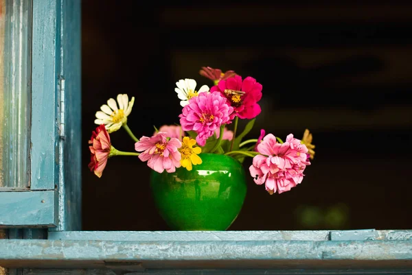 Bunte Blumen Chinesischer Keramik Alten Fenster — Stockfoto