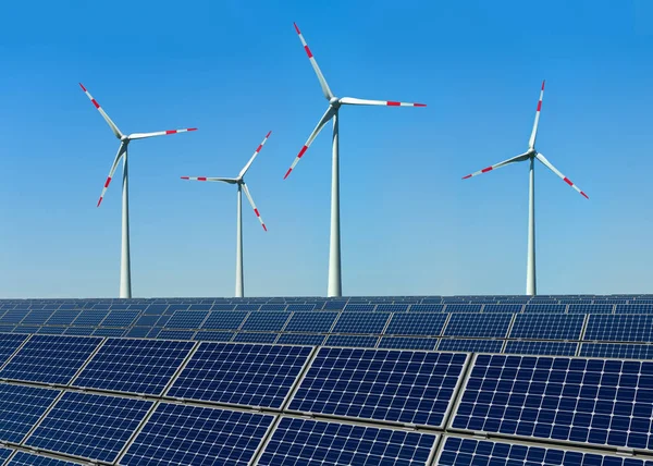 Větrné Turbíny Solární Panely Proti Modré Obloze — Stock fotografie