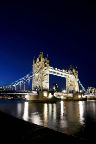 Vista Noturna Rio Tamisa Com Ponte Torre — Fotografia de Stock