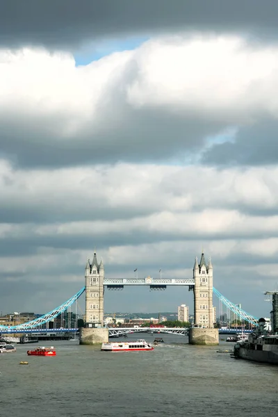 Tower Bridge Nella Giornata Nuvolosa — Foto Stock