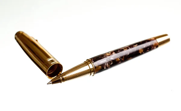 Penna Sfera Cassa Oro Diagonale Sfondo Isolato — Foto Stock