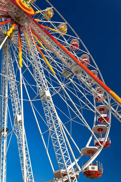 Colorful Ferris Wheel Deep Blue Sky Summer Day — Stock Photo, Image