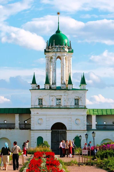 Torre Del Monasterio Con Una Puerta Salvador Monasterio Yakovlev Rostov — Foto de Stock