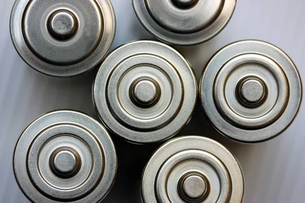 Close Van Een Rij Verschillende Batterijen — Stockfoto