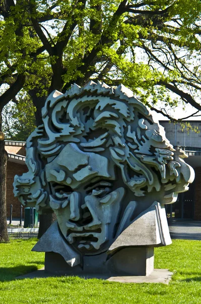 Скульптура Цемента Портретом Бетховена — стоковое фото