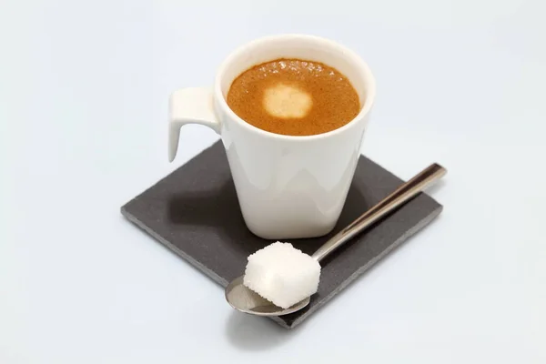 Kaffeetasse Vor Weißem Hintergrund — Stockfoto