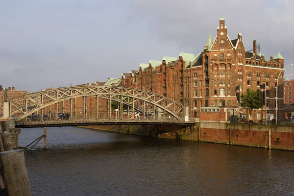 Hamburg Depo Bölgesinde Kırmızı Tuğlalı Binalar — Stok fotoğraf