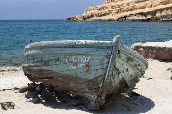 Kıyıdaki Balıkçı Teknesi Manzarası — Stok fotoğraf