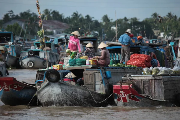 메콩강에 물장수 — 스톡 사진