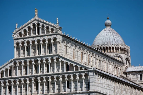 Berühmte Bauwerke Pisa — Stockfoto