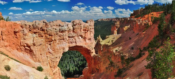 Röd Klippa Naturlig Bro Bryce Canyon Nationalpark Utah Usa — Stockfoto