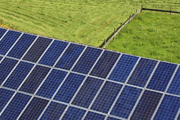 Sonnenkollektoren Alternative Energien — Stockfoto