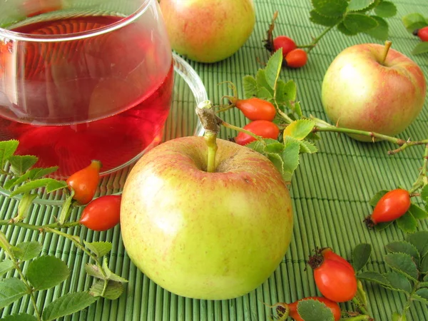 Фруктовий Чай Рожевими Стегнами Яблуками — стокове фото