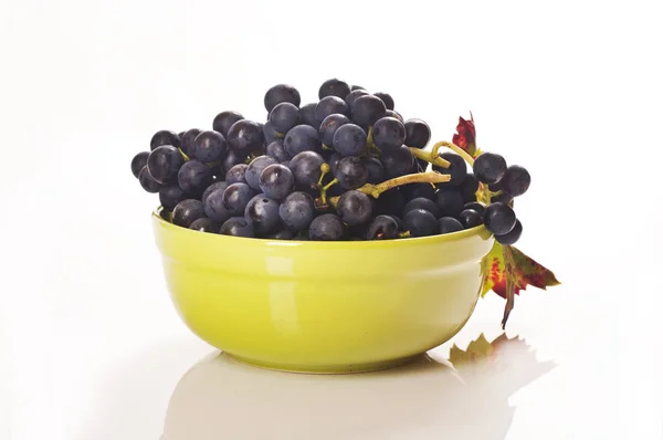 Red Grapes Green Porcelain Bowl — Stock Photo, Image
