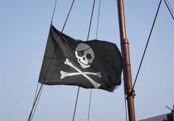 Jolly Roger Bandera Pirata Negra Cráneo Huesos Cruzados — Foto de Stock