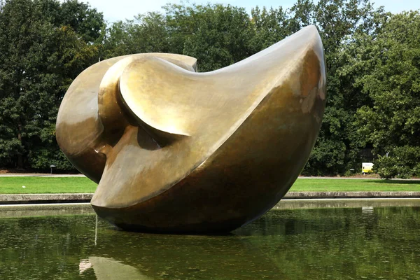 Henry Moore Socha Tiergarten Berlin — Stock fotografie