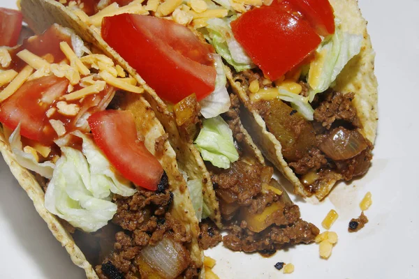 Bild Sallad Och Quorn Tacos Tallriken — Stockfoto