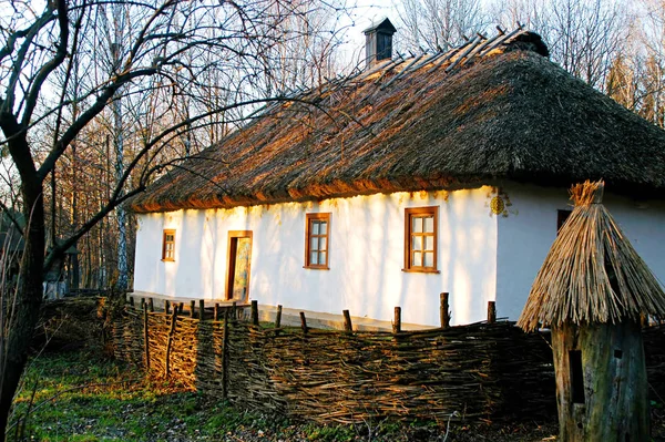Oud Traditioneel Oekraïens Huis — Stockfoto