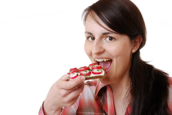 Jovem Mulher Comendo Sushi Com Coração Vermelho — Fotografia de Stock