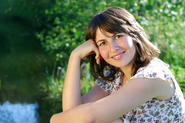 Portrait Une Belle Jeune Femme Dans Parc Été — Photo