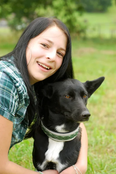 Jonge Vrouw Met Hond — Stockfoto