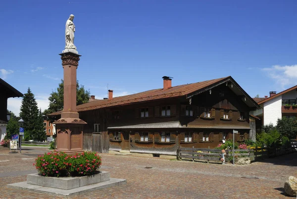 Tarihi Çiftlik Evi Marian Sütunları Oberstaufen — Stok fotoğraf