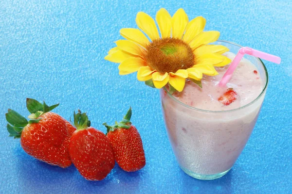 Aardbei Shake Een Glas — Stockfoto