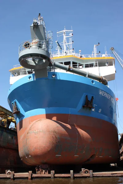 Muelle Seco Con Dragón Aspiración Cargador —  Fotos de Stock