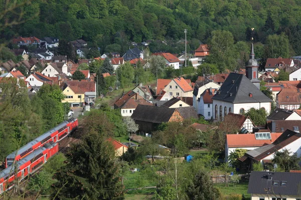 Der Zug Die Stadt — Stockfoto