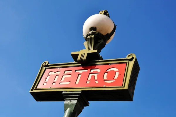 Signo Metro Parisino Época Cielo Azul Segundo Plano — Foto de Stock