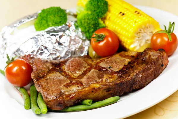 Bife Galo Com Brócolis Milho Doce — Fotografia de Stock