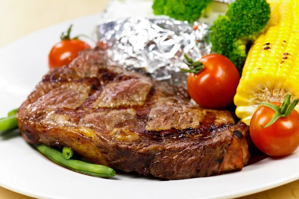 Rumpový Steak Brokolicí Kukuřice Cukrová — Stock fotografie