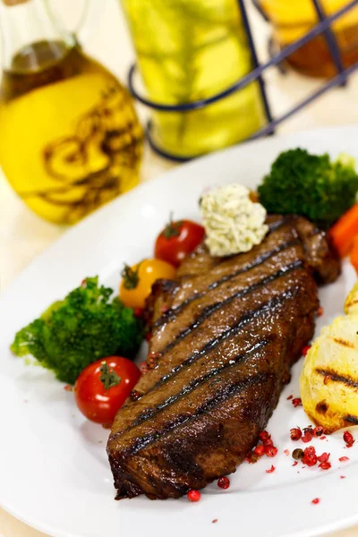 Rumpsteak Mit Brokkoli Kartoffeln — Stockfoto