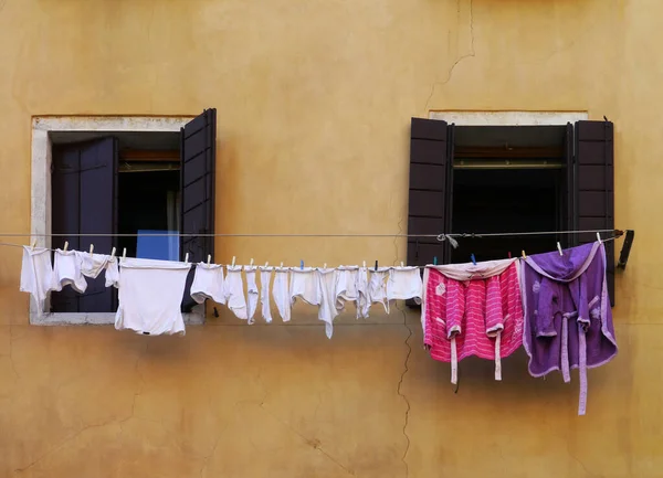 阳台上的洗衣房 — 图库照片
