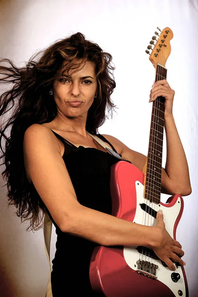Rock Star Féminine Avec Jeu Guitare — Photo