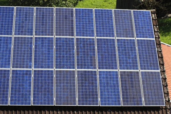 Solární Panely Střeše Domu — Stock fotografie