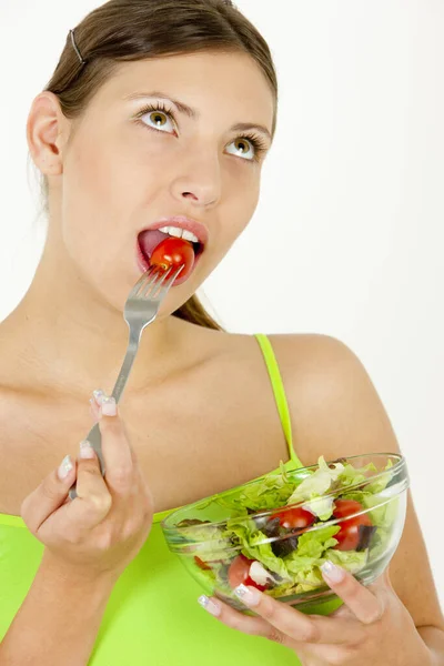 Retrato Mujer Comiendo Ensalada — Foto de Stock