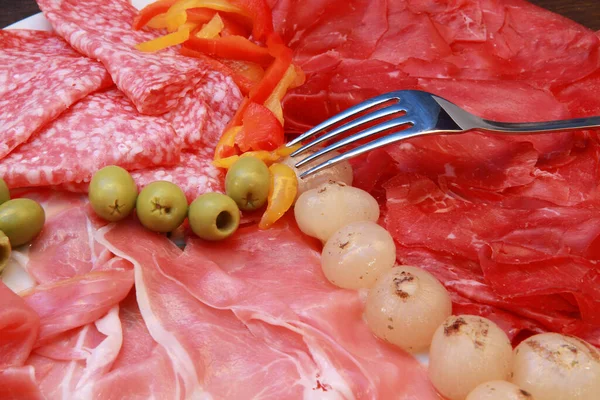 前菜フードコンセプトサラミ肉スナックタイム — ストック写真
