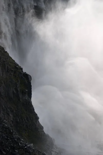 Bella Cascata Sullo Sfondo Della Natura — Foto Stock