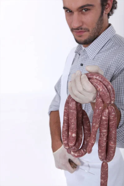 Boucher Montrant Des Saucisses Debout Sur Fond Blanc — Photo