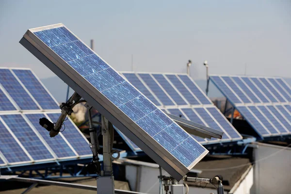 Paneles Solares Techo Edificio —  Fotos de Stock