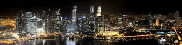 マリーナ サンズ リゾートから夜にシンガポールのスカイライン — ストック写真