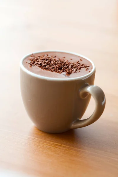 特写美味的热巧克力与巧克力洒水 — 图库照片