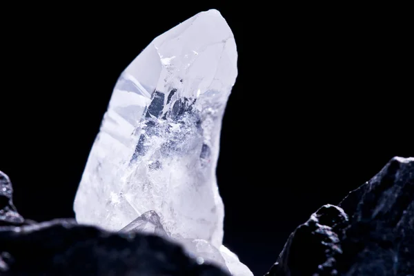 Cristal Quartz Lumineux Blanc Avec Fond Noir — Photo